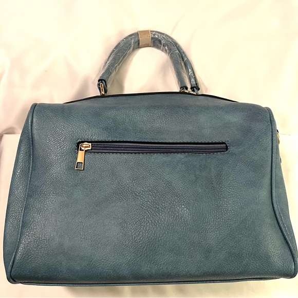 Winking Bear Crossbody and Wristlet Wallet 3 Piece Bundle - New - Picture 3 of 16